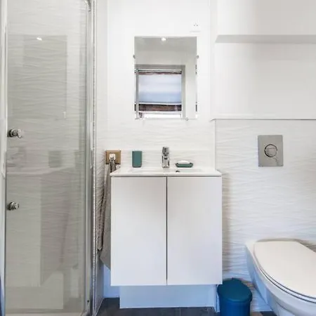 Charming Iii Apartment *